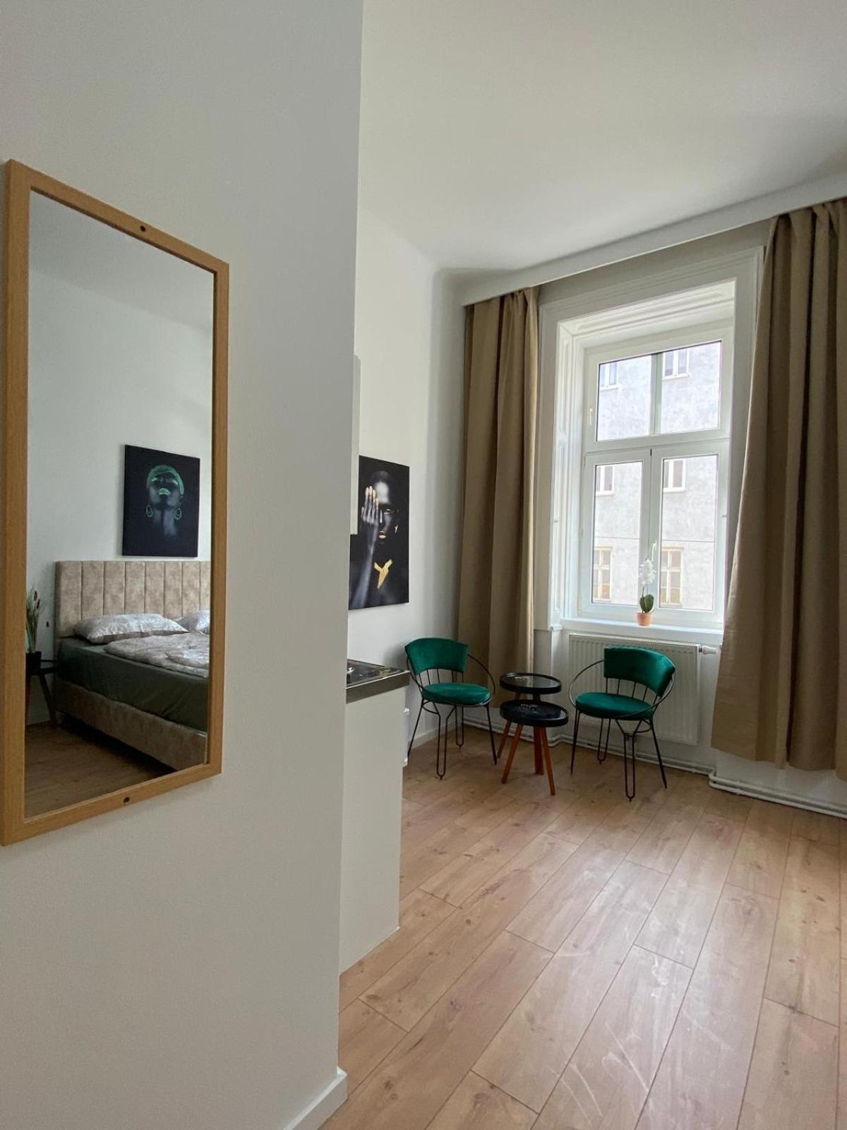 8 Fully Equipped W Terrace Margareten Apartment *