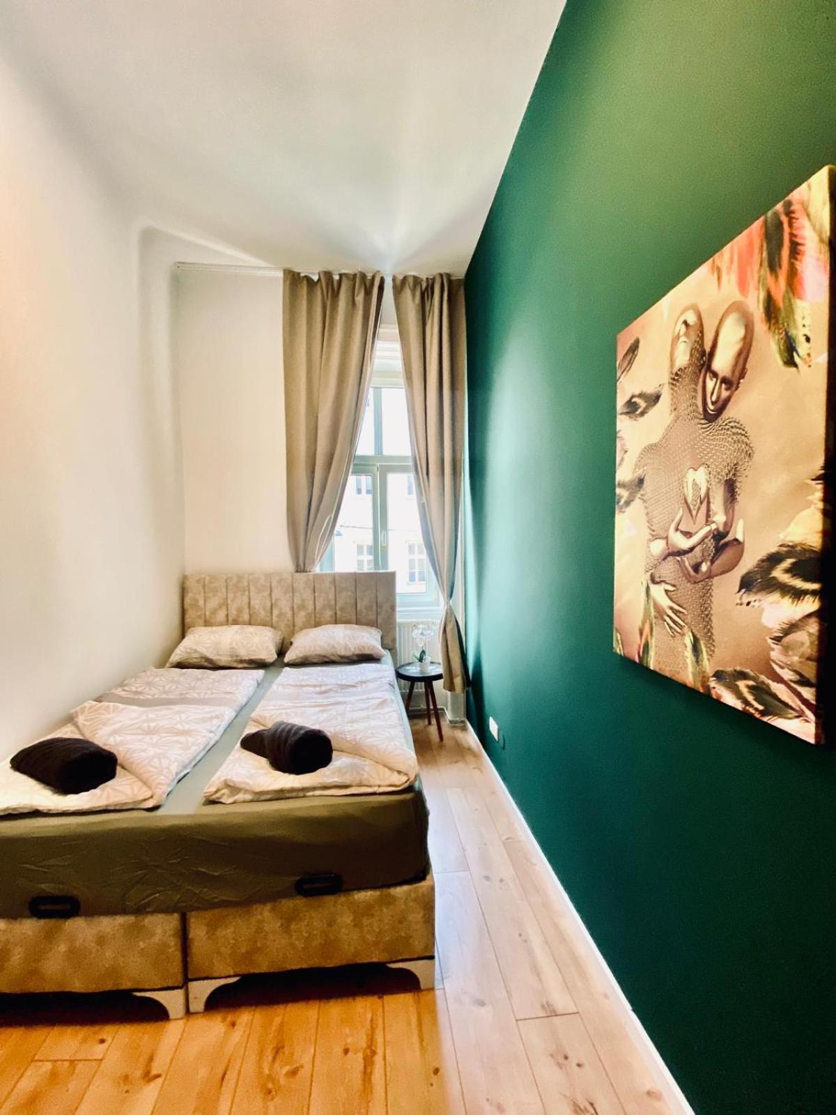 8 Fully Equipped W Terrace Margareten