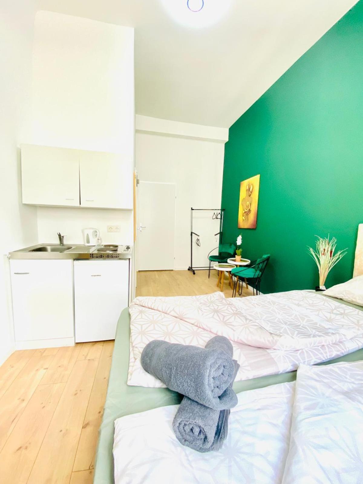 8 Fully Equipped W Terrace Margareten Apartment *