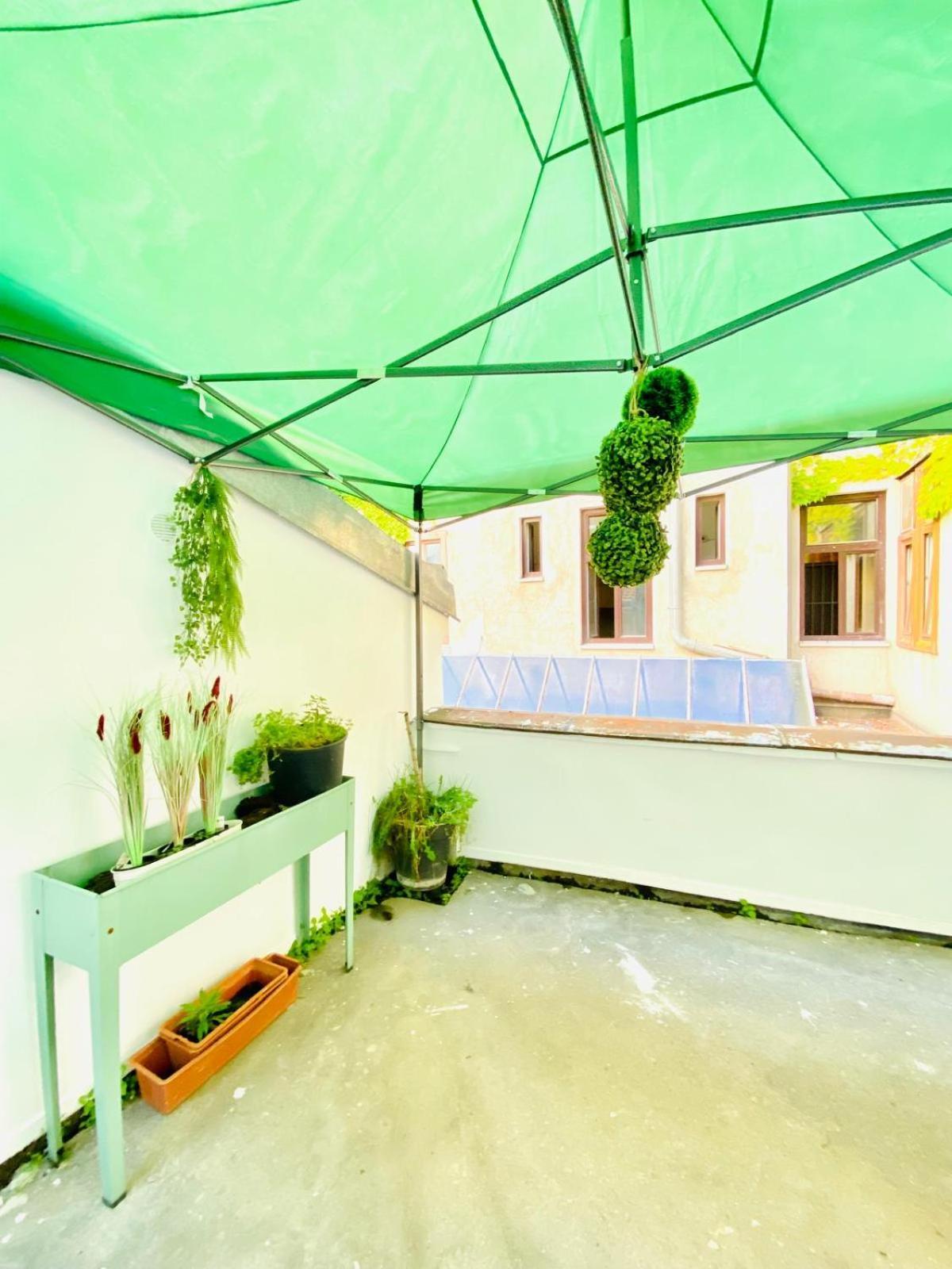 8 Fully Equipped W Terrace Margareten Apartment *