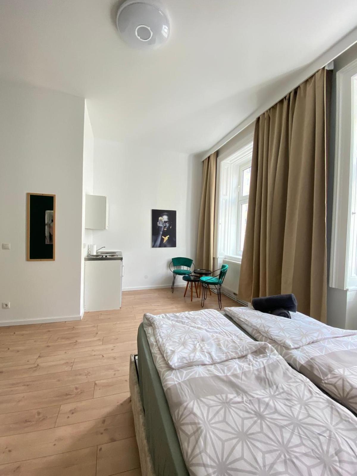 8 Fully Equipped W Terrace Margareten Apartment *