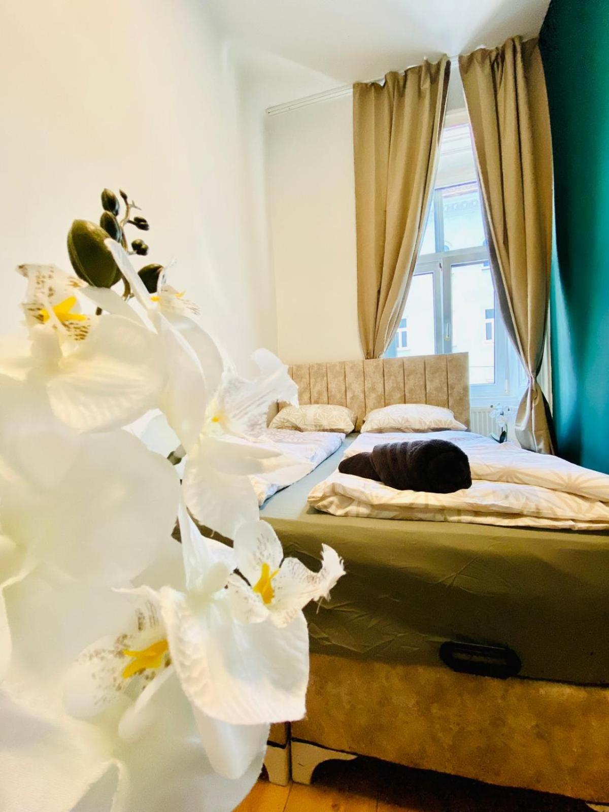 8 Fully Equipped W Terrace Margareten Apartment