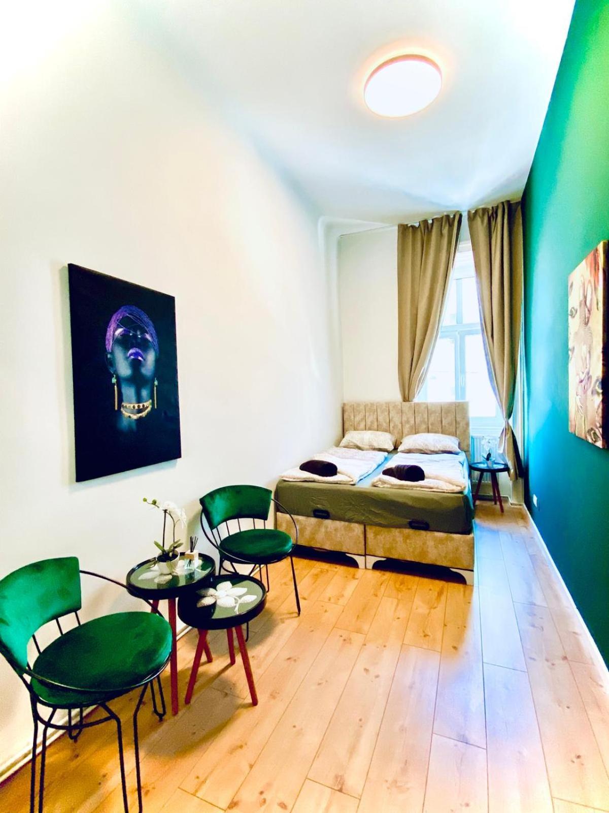 8 Fully Equipped W Terrace Margareten Apartment *